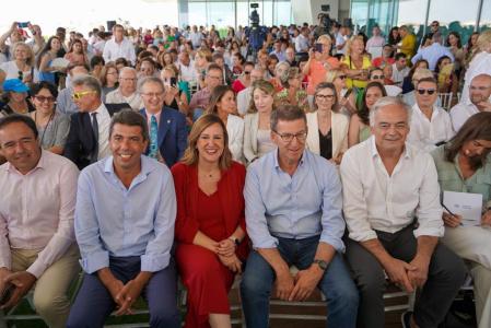 Feijóo junto a María José Catalá, Carlos Mazón y Esteban Gonzalez Pons en Valencia