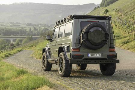 El BRABUS 800 4x4² Stealth Green está propulsado por un motor V8 de 4.0 litros, desarrolla 800 CV, 1.000 Nm de par motor y acelera hasta los 100 km/h en 4.6 segundos 