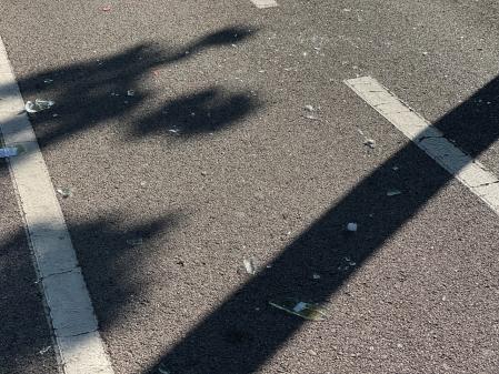 Cristales en el carril bici.