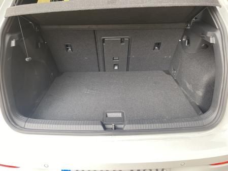 Maletero de 341 litros, apto para que viajen cuatro adultos 