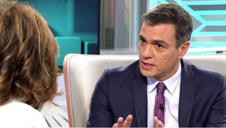 Cuando Pedro Sánchez visitó a Ana Rosa Quintana, morena, en 2019.