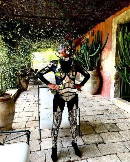 Naty Abascal con el look futurista de Manuel Albarrán