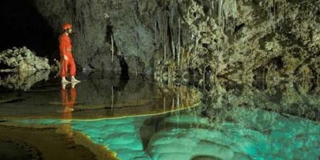 Una piscina natural en el Parque Nacional de las Cavernas de Carlsbad