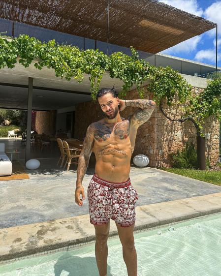 Maluma descansa en Eivissa