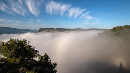 La niebla cubre el vall de Sau.
