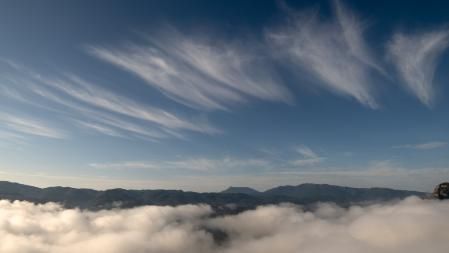 La niebla cubre el vall de Sau.