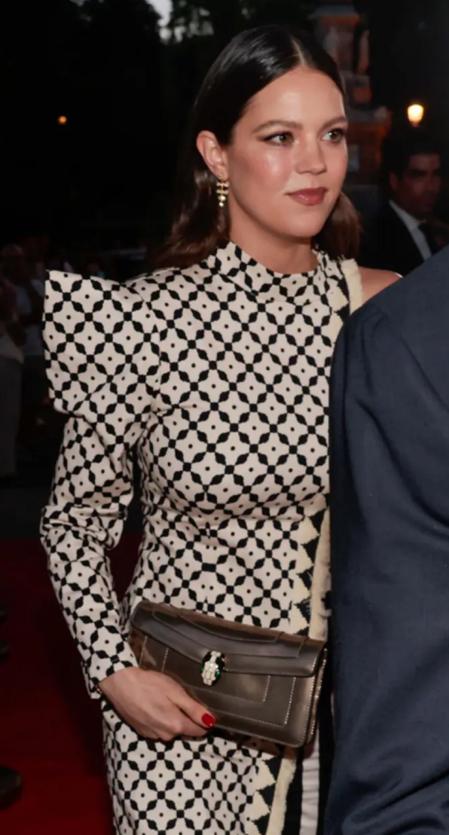 Isabelle Junot en la preboda de Tamara Falcó e Íñigo Onieva vestida de The IQ Collection