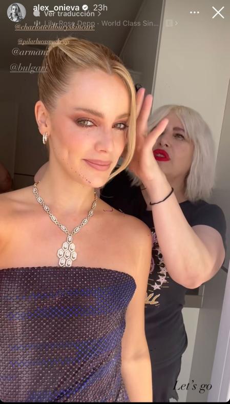 Alejandra Onieva durante los preparativos de su estilismo para la boda de Íñigo y Tamara