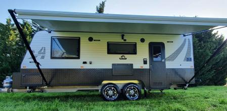 Magnum, la caravana ideal para parejas con invitados ocasionales.