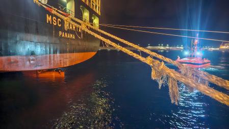 Dos jóvenes nigerianos de 18 y 22 años fueron hallados sobre la pala del timón del enorme 'MSC Marta'