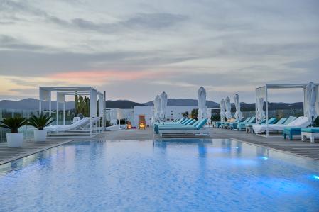 La piscina de la azotea en el Iberostar Selection Santa Eulalia Ibiza