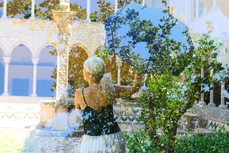 Paraguas para resguardarse del sol en plena ola de calor.