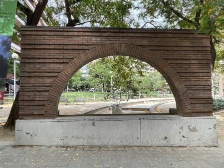 Arco del parque de Les Corts.