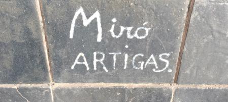 Mural de Joan Miró en la Terminal 2 del aeropuerto de Barcelona.