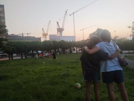 S. junto a su primera hija, a la que dio a luz tras un parto con violencia obstétrica