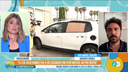 Sandra Barneda hablando con José Manuel Navarro, abogado de Chabeli