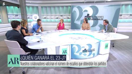 Los colaboradores de la mesa política se abstuvieron de hacer porras, salvo Isabel San Sebastián.