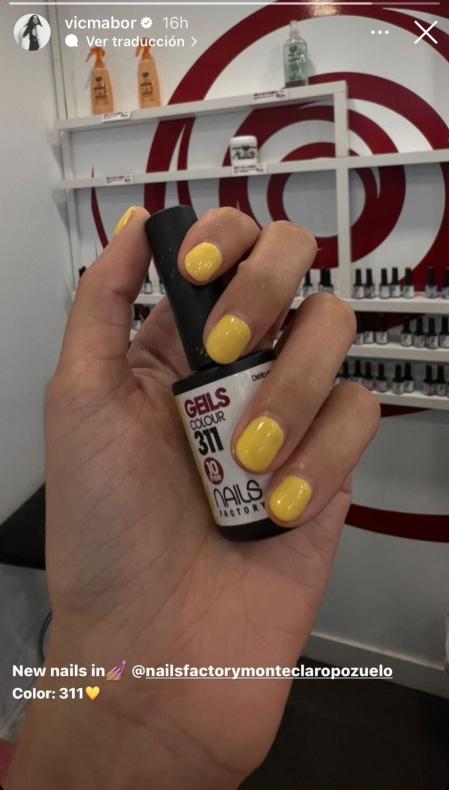 Victoria Federica muestra su manicura amarilla para verano