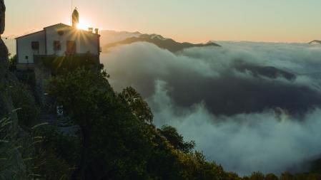 Mar de nieblas en pleno verano.