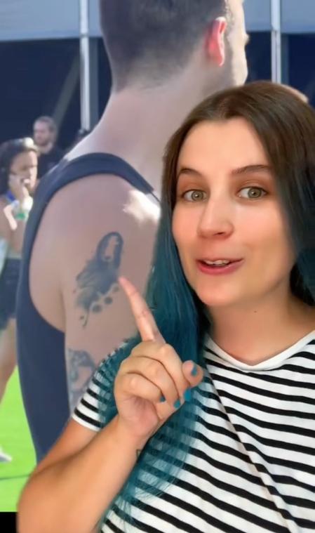 Umaru desvelando el tatuaje del Sin Cara de Álvaro Mel