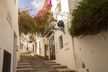 Una calle de Altea la Vella, el casco antiguo de la localidad alicantina