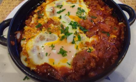 Típico plato tunecino de ojja.