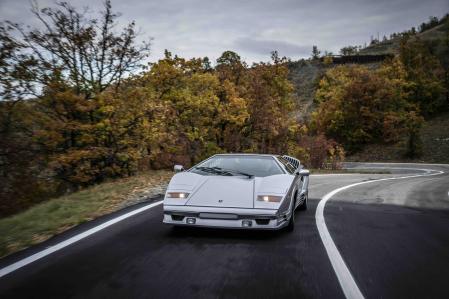 Sus apariciones en el cine son incontables, la más recordada, la escena dedicada a un Countach LP 400 S de 1979 en la película “Los Locos de Cannonball” de 1981, protagonizada por Burt Reynolds 