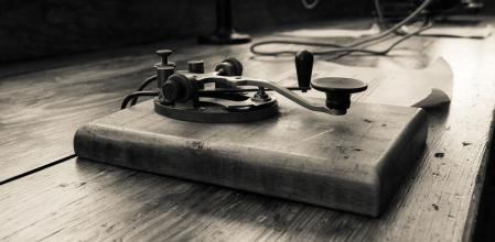 Antiguo emisor de telégrafo.