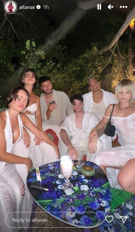 Aitana ha hecho una excepción y ha colado a Yatra entre sus fotos.