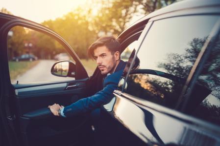Muchos conductores tienen la tendencia de bajar del coche al oír un ruido que no identifican&nbsp;
