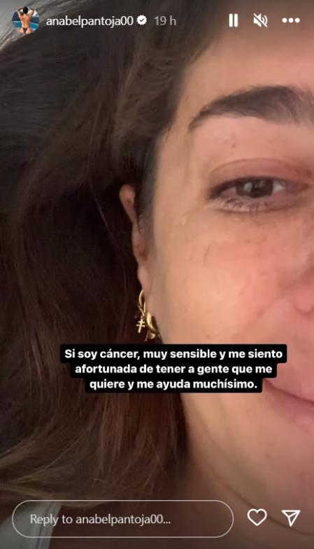 Anabel da las gracias por tener a esa gente tan importante para ella a su lado. Sobre todo, a su madre, Mercedes Bernal.