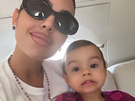 Georgina Rodríguez junto a su hija Bella Esmeralda a su regreso a Arabia Saudí