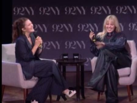 Drew Barrymore y Reneé Rapp tras volver al escenario