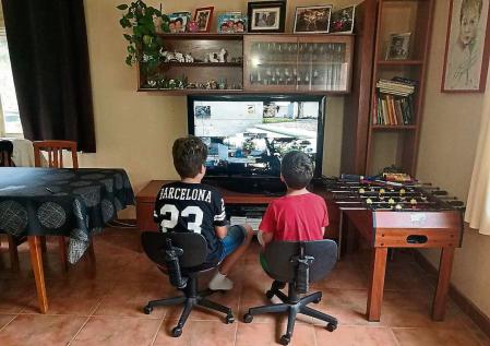 Los expertos de Qustodio instan a los padres a supervisar los chats de los videojuegos en que participan sus hijos 