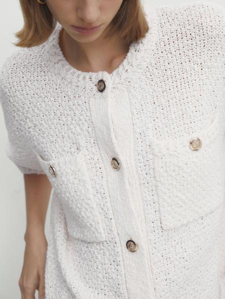 Cárdigan de estilo Old Money de Massimo Dutti