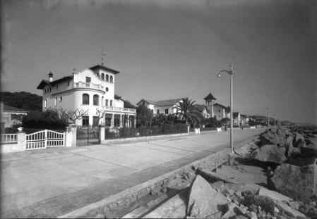 Passeig dels Anglesos, Caldes d'Estrac