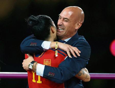 Soccer Football - FIFA Women's World Cup Australia and New Zealand 2023 - Final - Spain v England - Stadium Australia, Sydney, Australia - August 20, 2023 Spain's Jennifer Hermoso celebrates with President of the Royal Spanish Football Federation Luis Rubiales after the match REUTERS/Hannah Mckay