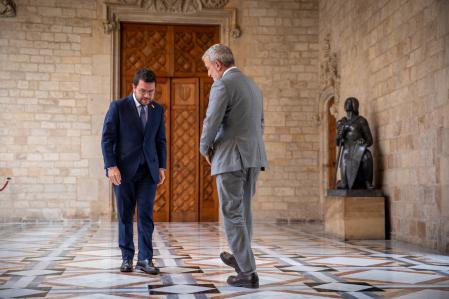 El president de la Generalitat y el alcalde de Barcelona momentos antes de reunirse en el Palau de la Generalitat