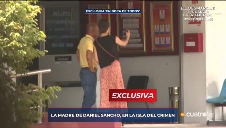 Silvia Bronchalo en la puerta de la comisería de Koh Phangan