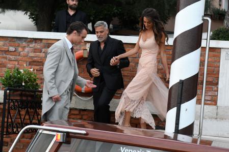 Amal y George Clooney con sus looks para asistir a los Premios DVF