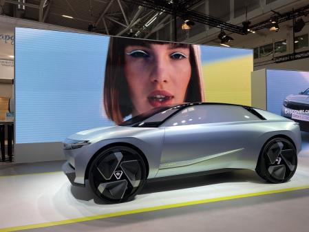 El concept car denominado Experimental avanza las líneas de diseño de los próximos modelos de Opel