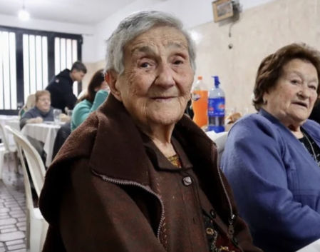 El barrio celebra los años que suma la pareja de los Pettofrezza