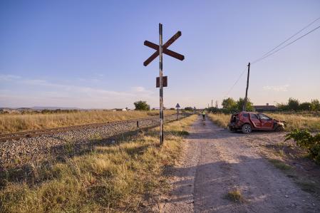Un coche arrollado por un tren de pasajeros a la altura de la localidad de Alberche del Caudillo (Toledo), cerca de Talavera de la Reina&nbsp;