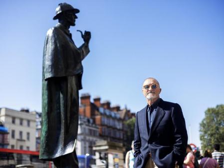 Arturo Pérez-Reverte sigue a Sherlock Holmes hasta Londres y presenta allí su novela 'El problema final'