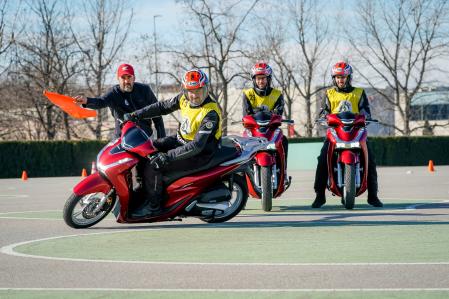 El Honda Instituto de Seguridad ofrece cursos de conducción para mejorar las habilidades al manillar