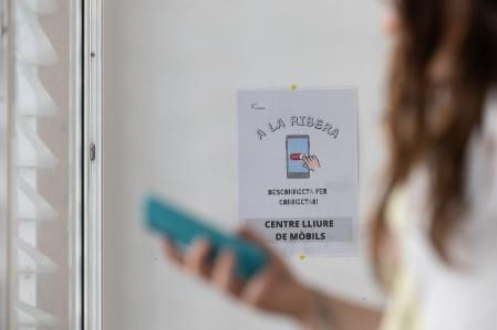 INS La Ribera  empieza el curso sin permitir los móviles en el centro.