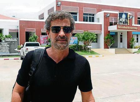 Koh Samui (Thailand), 06/09/2023.- Spanish actor Rodolfo Sancho father of Spanish chef Daniel Sancho Bronchalo, leaves after visiting his detained son at a prison in Koh Samui island, southern Thailand, 06 September 2023. Thai police arrested 29-year-old Spanish national Daniel Sancho Bronchalo who is accused of killing Colombian surgeon Edwin Arrieta Arteaga and dismembering his body before dumping some parts in a rubbish dump and other parts including his head in the sea, police said. (España, Tailandia) EFE/EPA/SITTHIPONG CHAROENJAI