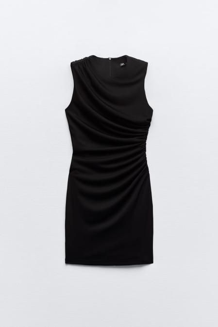 Vestido negro de efecto vientre plano