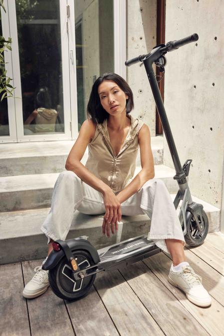 Los intermitentes, el claxon eléctrico integrado y las potentes luces delanteras y traseras también aportan una mayor seguridad&nbsp;