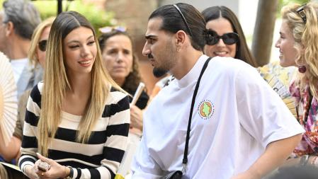 Alejandra Rubio y Carlos Agüera en el desfile